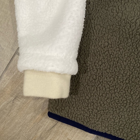 Vineyard Vines Colorblock Sherpa Zip Sweater - Picture 5 of 7